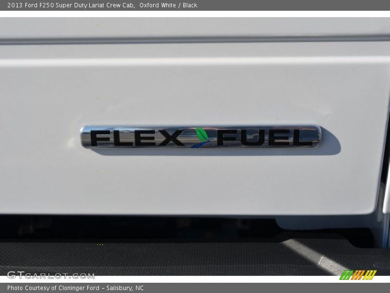 Oxford White / Black 2013 Ford F250 Super Duty Lariat Crew Cab