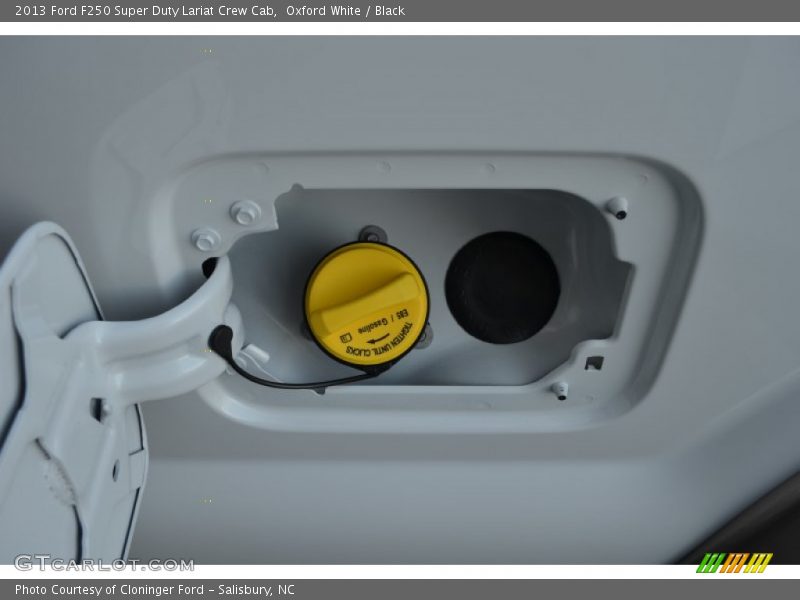 Oxford White / Black 2013 Ford F250 Super Duty Lariat Crew Cab