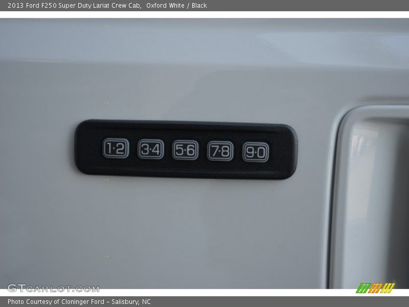 Oxford White / Black 2013 Ford F250 Super Duty Lariat Crew Cab