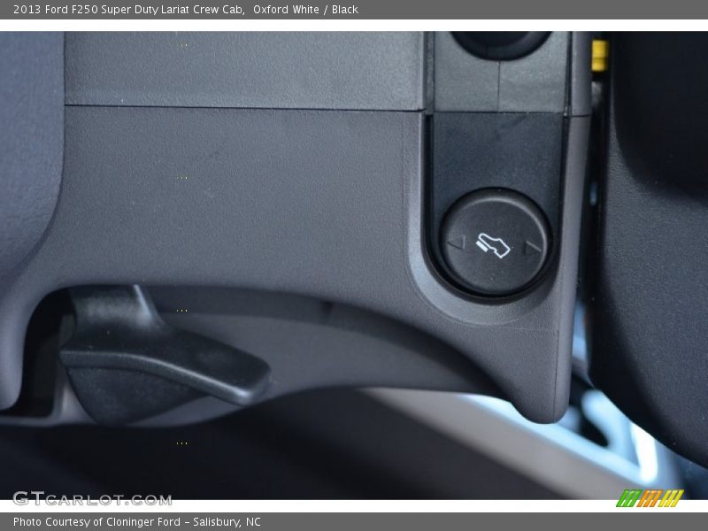 Oxford White / Black 2013 Ford F250 Super Duty Lariat Crew Cab