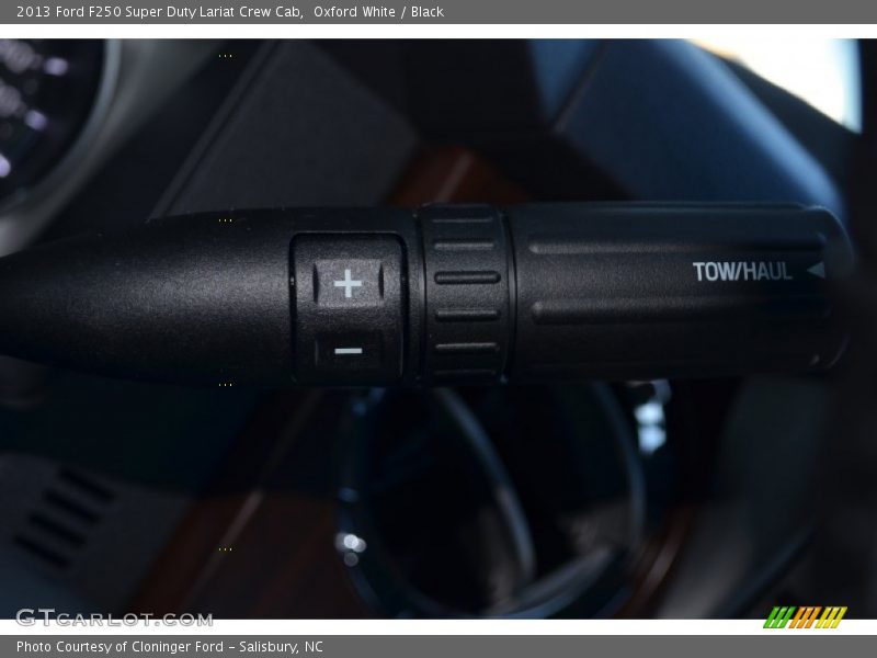 Oxford White / Black 2013 Ford F250 Super Duty Lariat Crew Cab