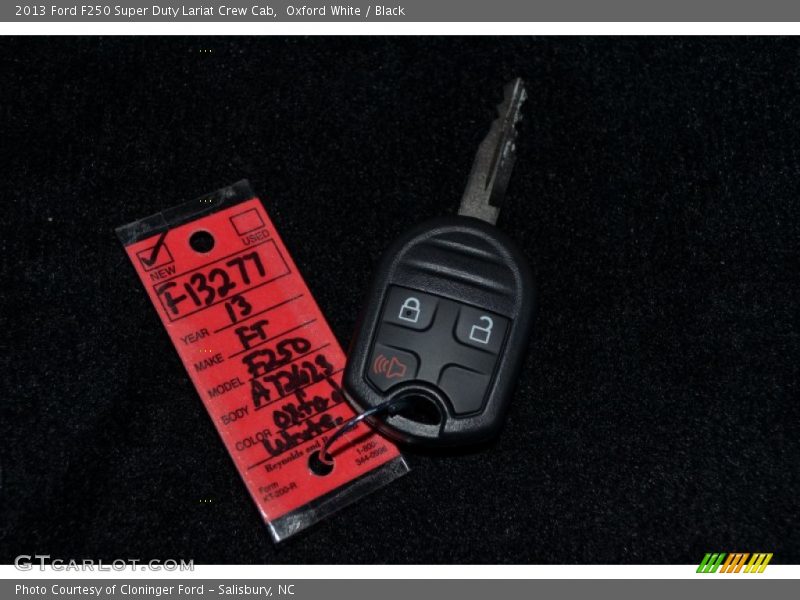 Oxford White / Black 2013 Ford F250 Super Duty Lariat Crew Cab