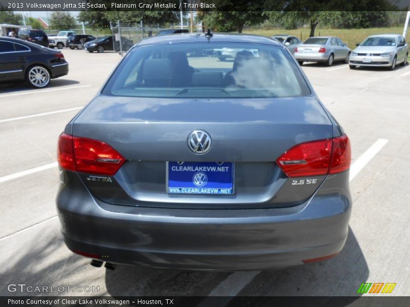 Platinum Gray Metallic / Titan Black 2013 Volkswagen Jetta SE Sedan