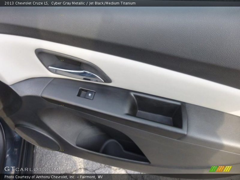 Cyber Gray Metallic / Jet Black/Medium Titanium 2013 Chevrolet Cruze LS