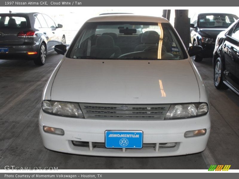 Cloud White / Tan 1997 Nissan Altima GXE