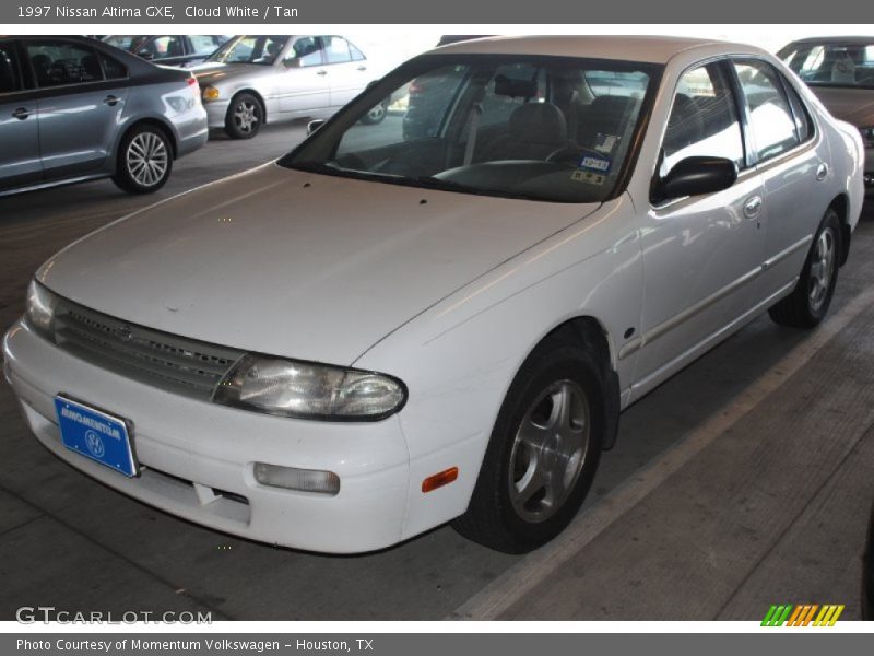 Cloud White / Tan 1997 Nissan Altima GXE