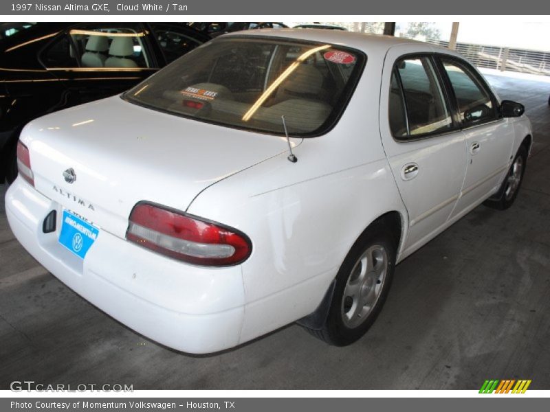 Cloud White / Tan 1997 Nissan Altima GXE