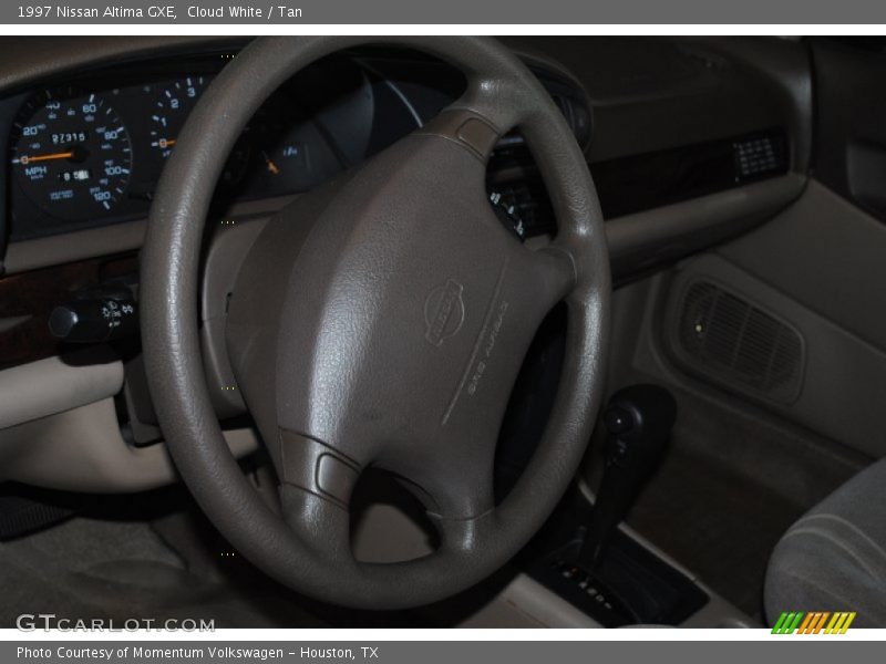 Cloud White / Tan 1997 Nissan Altima GXE