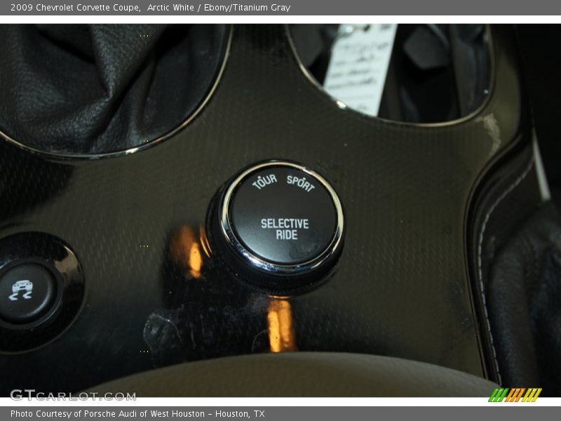 Arctic White / Ebony/Titanium Gray 2009 Chevrolet Corvette Coupe
