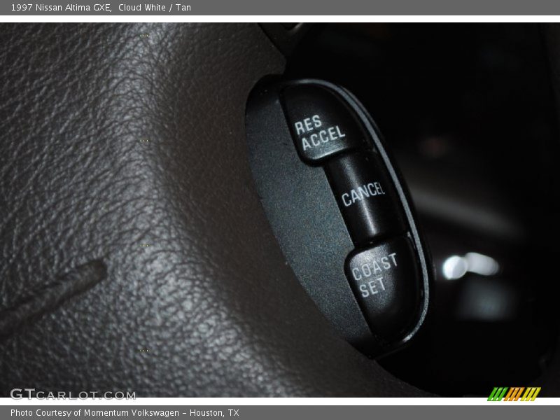 Cloud White / Tan 1997 Nissan Altima GXE