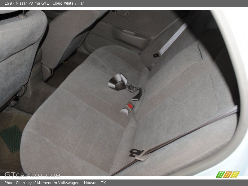 Cloud White / Tan 1997 Nissan Altima GXE