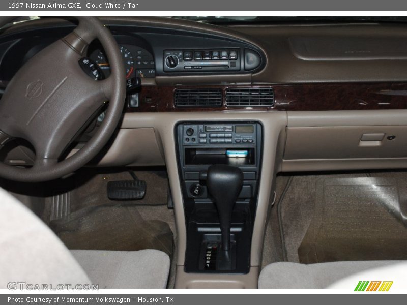 Cloud White / Tan 1997 Nissan Altima GXE