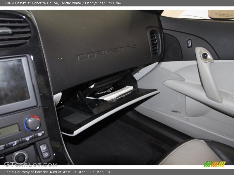 Arctic White / Ebony/Titanium Gray 2009 Chevrolet Corvette Coupe