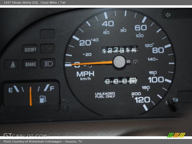 Cloud White / Tan 1997 Nissan Altima GXE