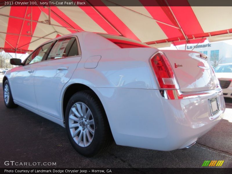 Ivory Tri-Coat Pearl / Black 2013 Chrysler 300