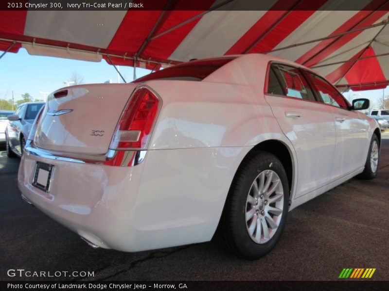 Ivory Tri-Coat Pearl / Black 2013 Chrysler 300