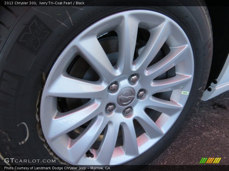 Ivory Tri-Coat Pearl / Black 2013 Chrysler 300
