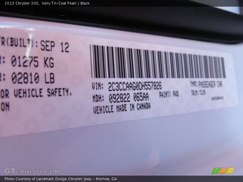 Ivory Tri-Coat Pearl / Black 2013 Chrysler 300