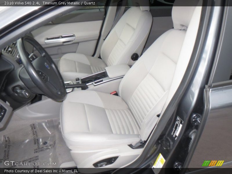 Front Seat of 2010 S40 2.4i