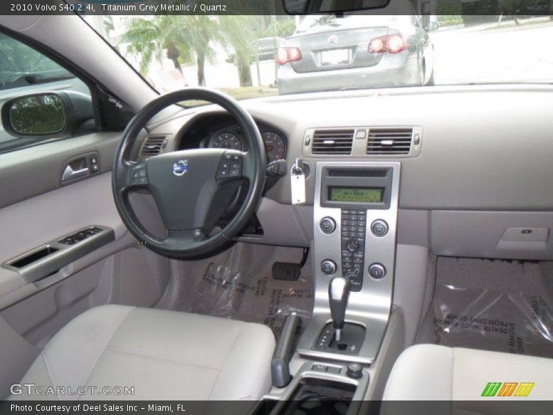 Dashboard of 2010 S40 2.4i