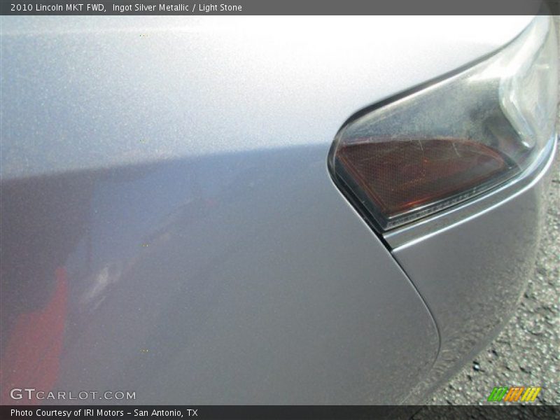 Ingot Silver Metallic / Light Stone 2010 Lincoln MKT FWD