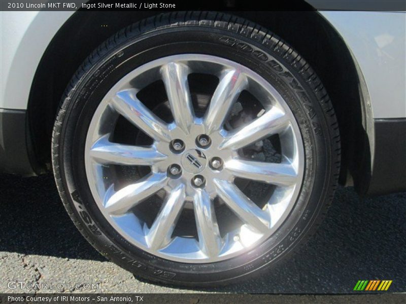 Ingot Silver Metallic / Light Stone 2010 Lincoln MKT FWD