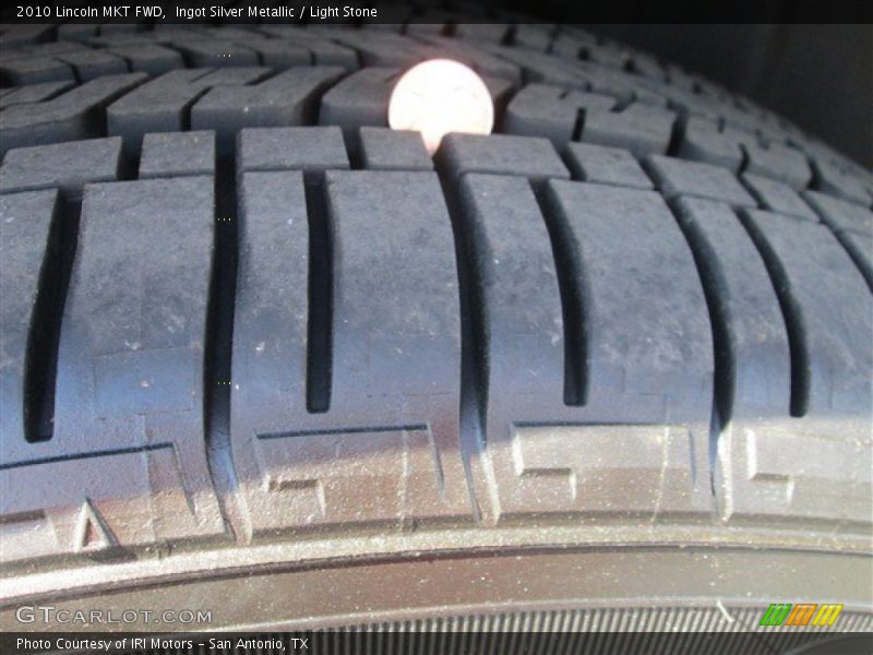 Ingot Silver Metallic / Light Stone 2010 Lincoln MKT FWD
