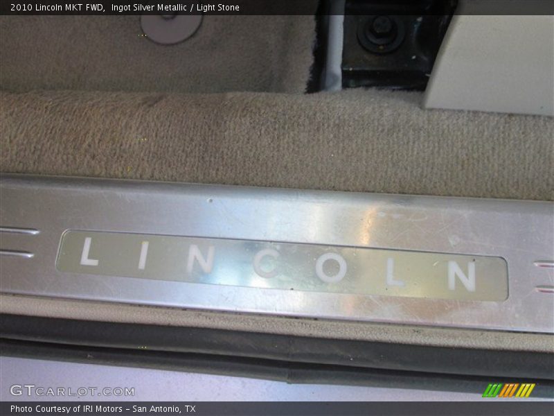 Ingot Silver Metallic / Light Stone 2010 Lincoln MKT FWD