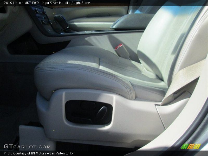 Ingot Silver Metallic / Light Stone 2010 Lincoln MKT FWD