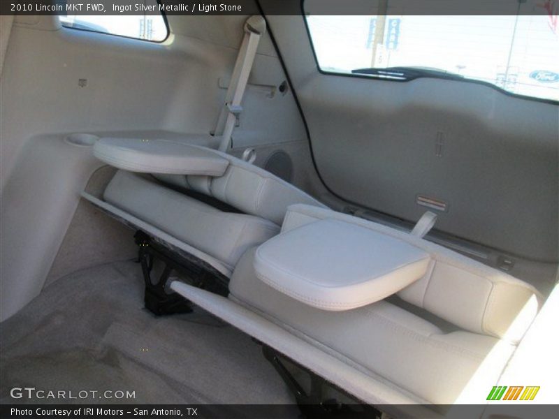 Ingot Silver Metallic / Light Stone 2010 Lincoln MKT FWD