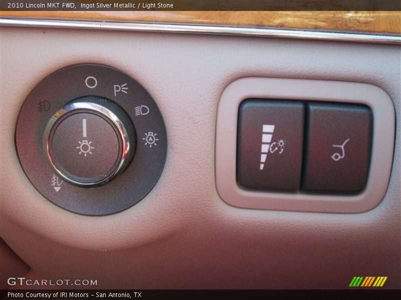 Ingot Silver Metallic / Light Stone 2010 Lincoln MKT FWD