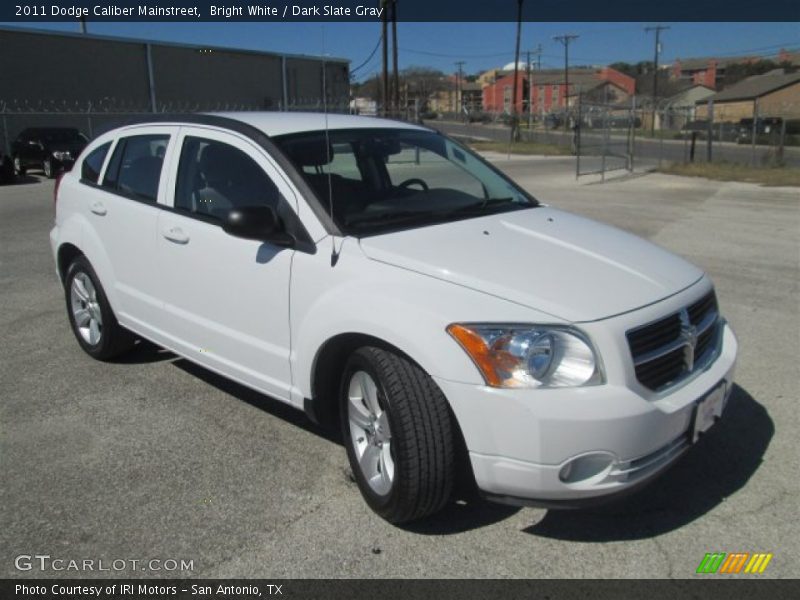 Bright White / Dark Slate Gray 2011 Dodge Caliber Mainstreet