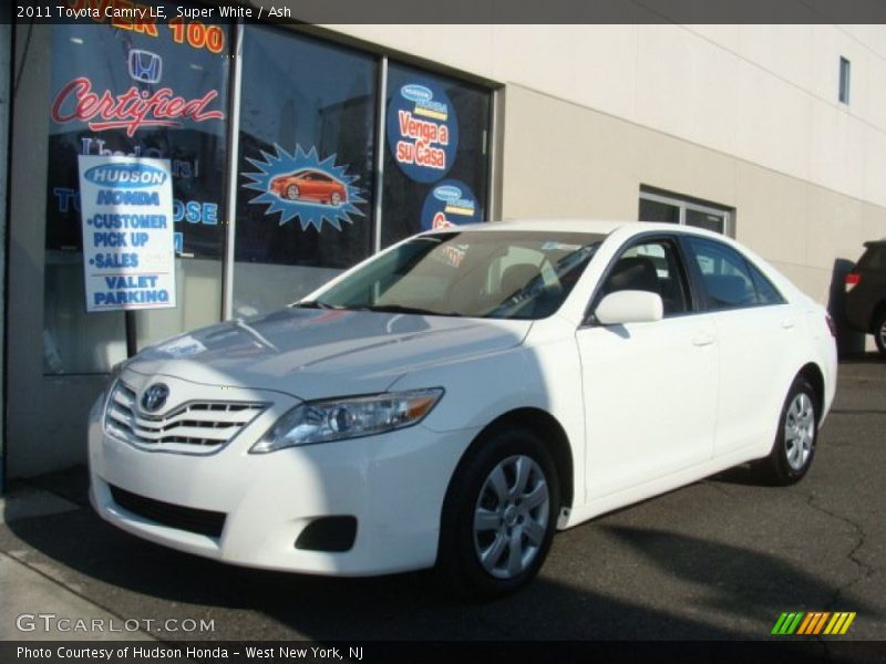 Super White / Ash 2011 Toyota Camry LE