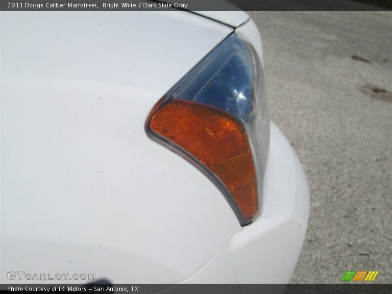 Bright White / Dark Slate Gray 2011 Dodge Caliber Mainstreet