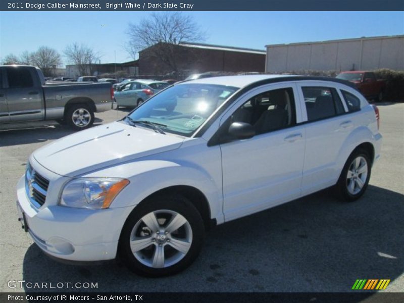 Bright White / Dark Slate Gray 2011 Dodge Caliber Mainstreet