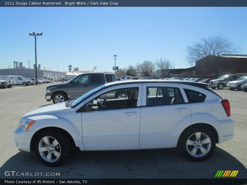 Bright White / Dark Slate Gray 2011 Dodge Caliber Mainstreet