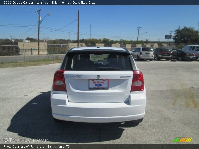 Bright White / Dark Slate Gray 2011 Dodge Caliber Mainstreet