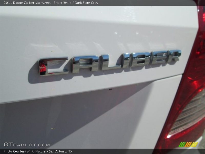 Bright White / Dark Slate Gray 2011 Dodge Caliber Mainstreet