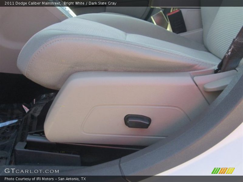 Bright White / Dark Slate Gray 2011 Dodge Caliber Mainstreet