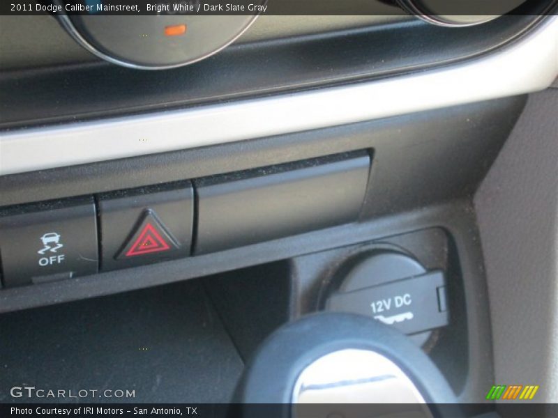 Bright White / Dark Slate Gray 2011 Dodge Caliber Mainstreet