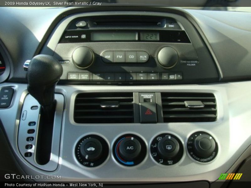 Silver Pearl Metallic / Gray 2009 Honda Odyssey LX