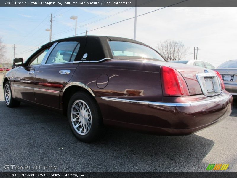 Autumn Red Metallic / Light Parchment 2001 Lincoln Town Car Signature