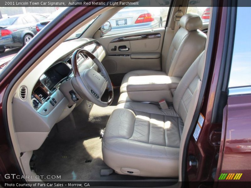 Autumn Red Metallic / Light Parchment 2001 Lincoln Town Car Signature