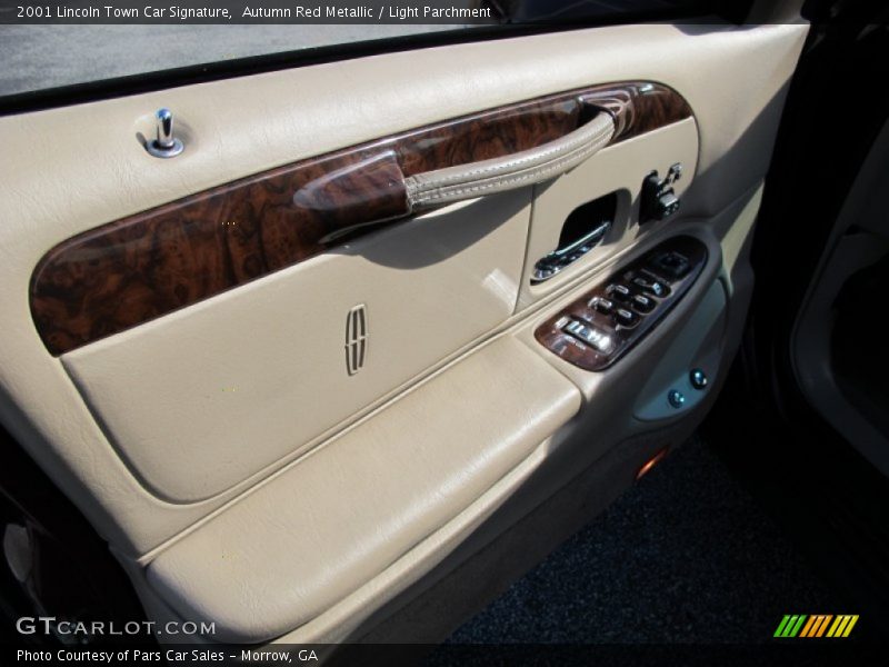Autumn Red Metallic / Light Parchment 2001 Lincoln Town Car Signature