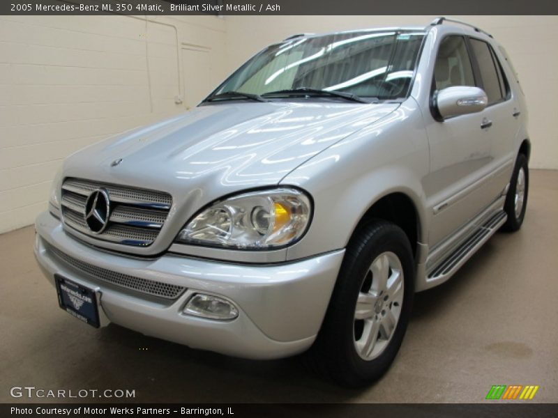 Front 3/4 View of 2005 ML 350 4Matic