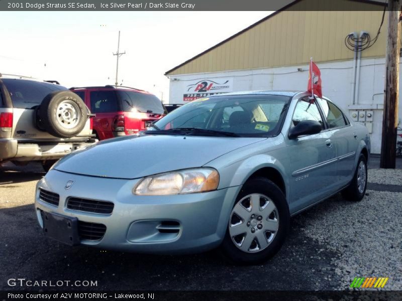 Ice Silver Pearl / Dark Slate Gray 2001 Dodge Stratus SE Sedan