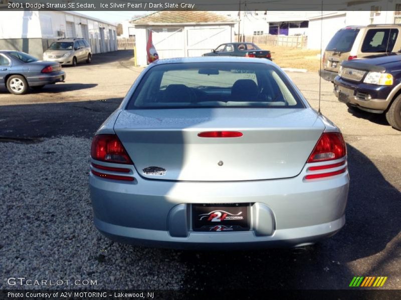 Ice Silver Pearl / Dark Slate Gray 2001 Dodge Stratus SE Sedan