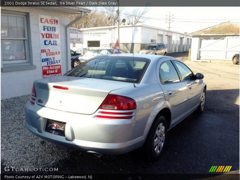 Ice Silver Pearl / Dark Slate Gray 2001 Dodge Stratus SE Sedan