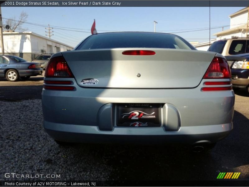 Ice Silver Pearl / Dark Slate Gray 2001 Dodge Stratus SE Sedan