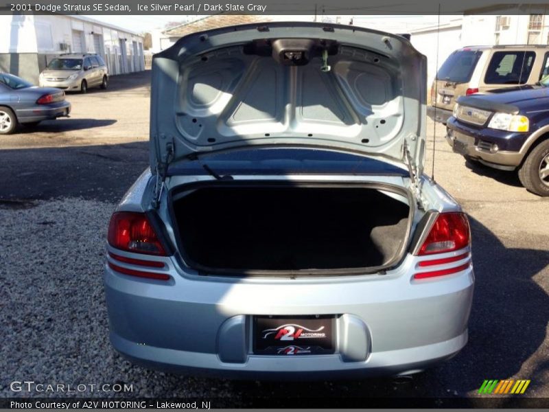 Ice Silver Pearl / Dark Slate Gray 2001 Dodge Stratus SE Sedan